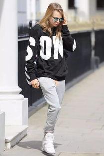 明星怎样搭配卫衣