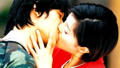 女明星男明星舌吻动图,明星舌吻动图引发热议